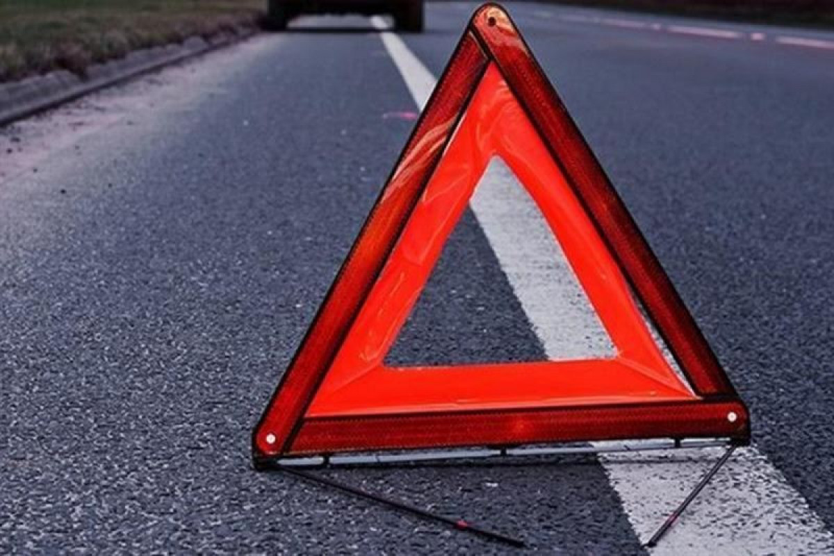 В Баку автомобиль сбил пожилую женщину