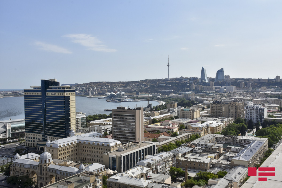 Погода в азербайджане в апреле. Баку климат. Панорама Баку 2023. Город ветра Баку. Азербайджан на Всемирных форумах.