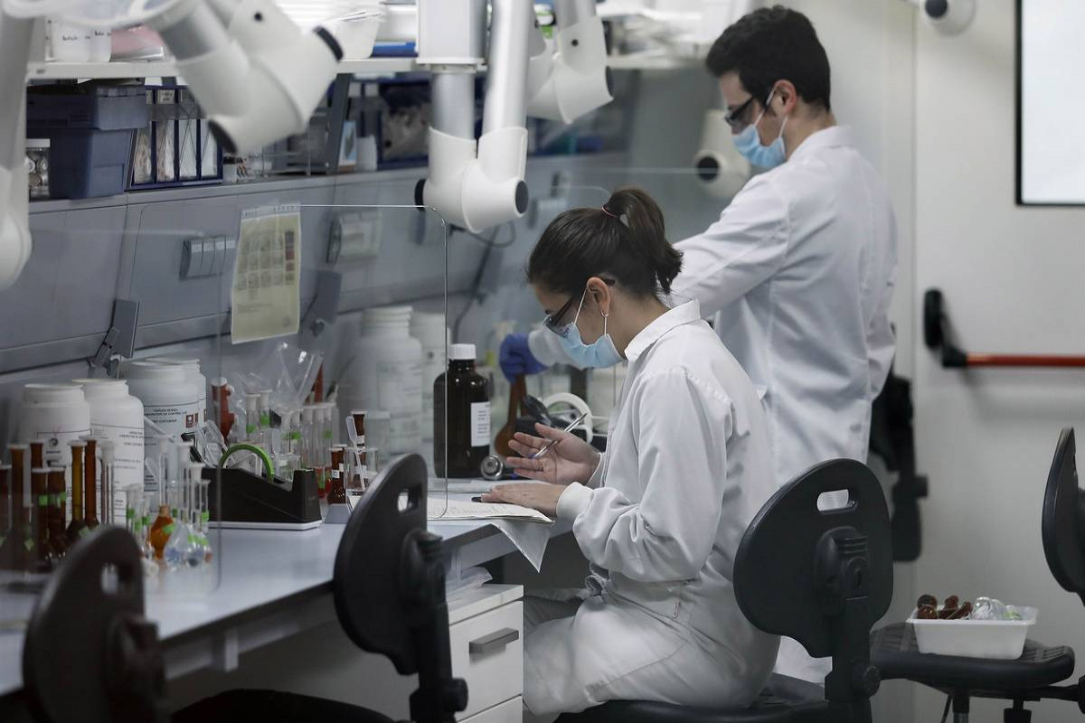 Журнал Lancet распустил группу ученых, изучавших происхождение COVID